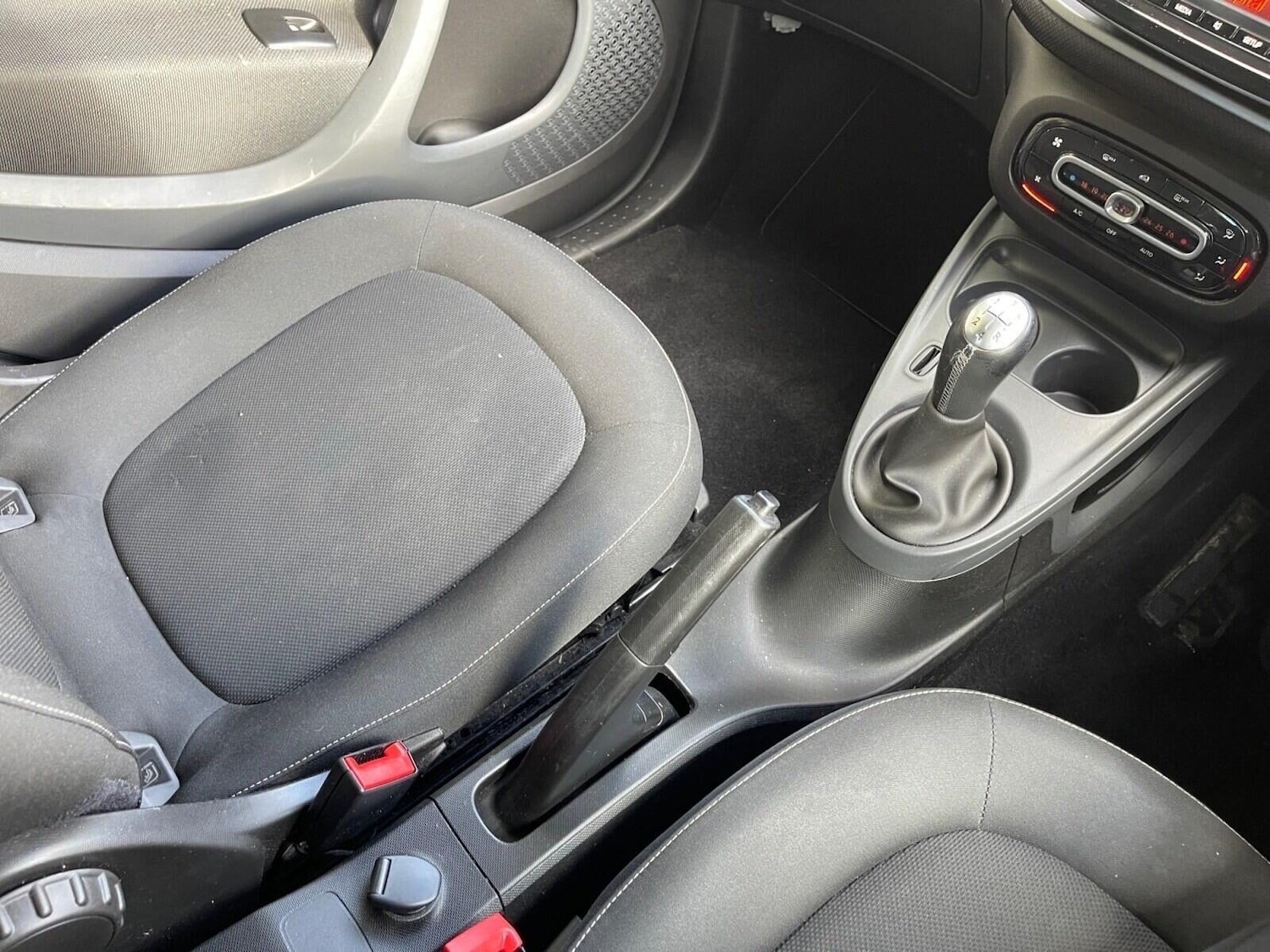 Used smart fortwo 2017 for sale - 76316432: Photo 25