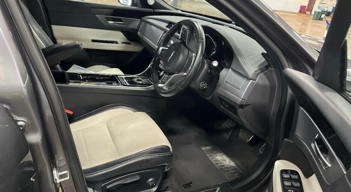 Used Jaguar XF 2016 for sale - 78198326: Photo 6