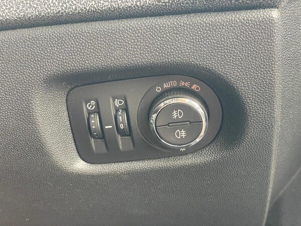 Used Vauxhall Corsa 2012 for sale - 76010920: Photo 26
