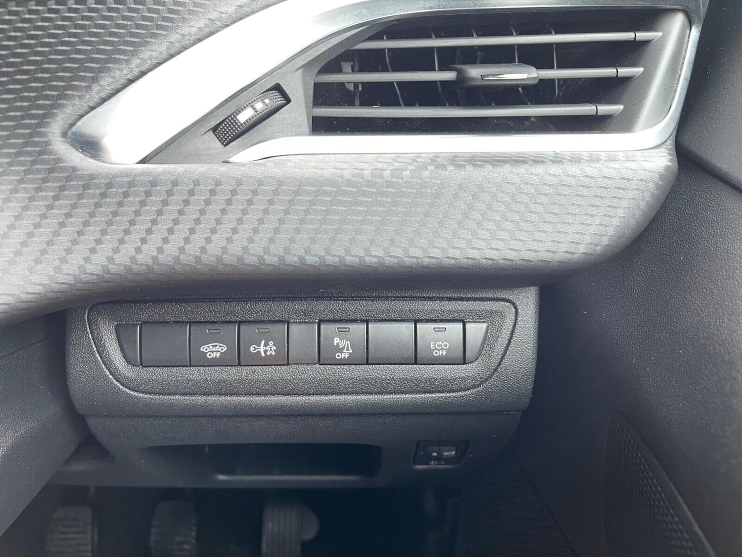 Used Peugeot 2008 2018 for sale - 76506062: Photo 25