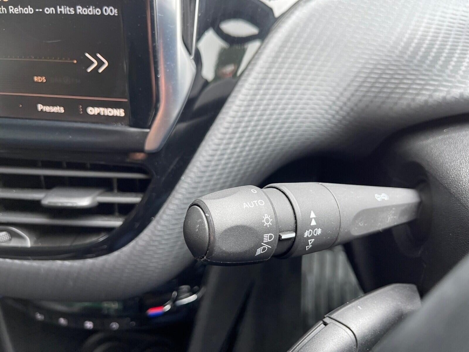 Used Peugeot 2008 2018 for sale - 76506062: Photo 28