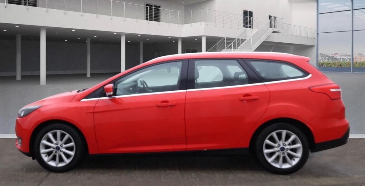 Used Ford Focus 2017 for sale - 76945449: Photo 3