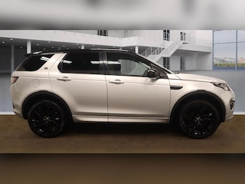 Used Land Rover Discovery Sport 2017 for sale - 76600034: Photo