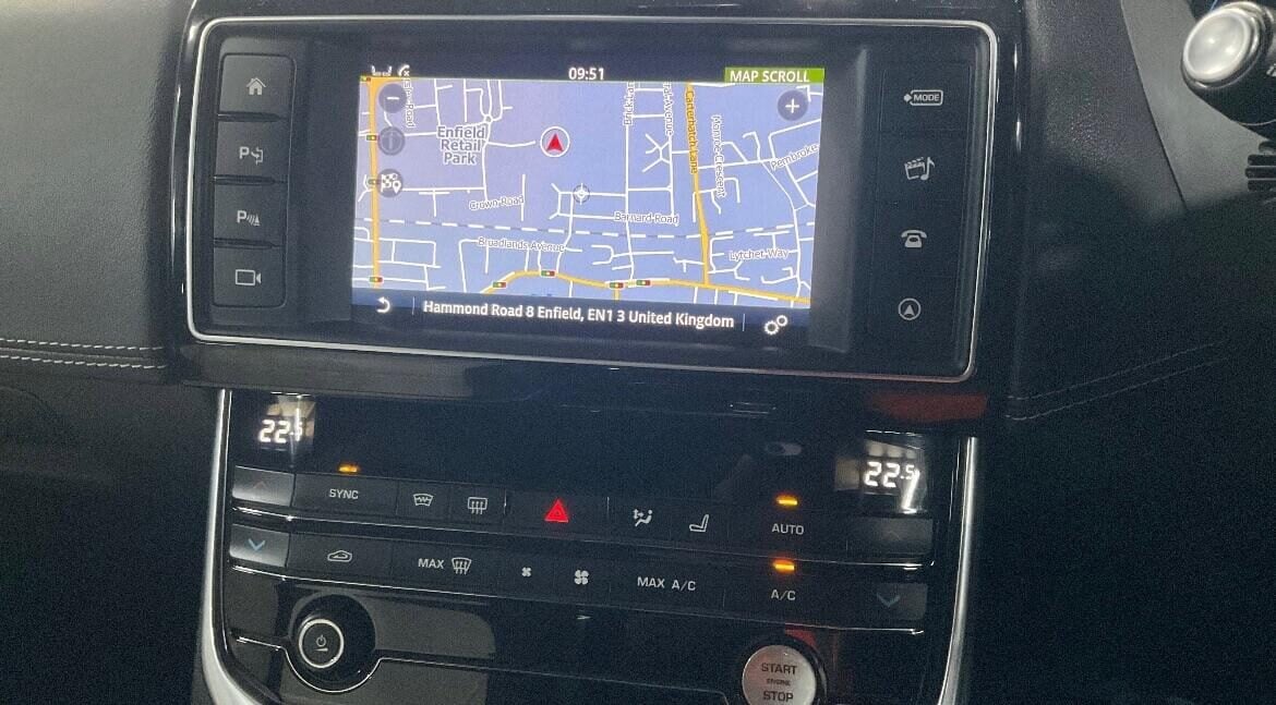 Used Jaguar XE 2017 for sale - 77818184: Photo 9