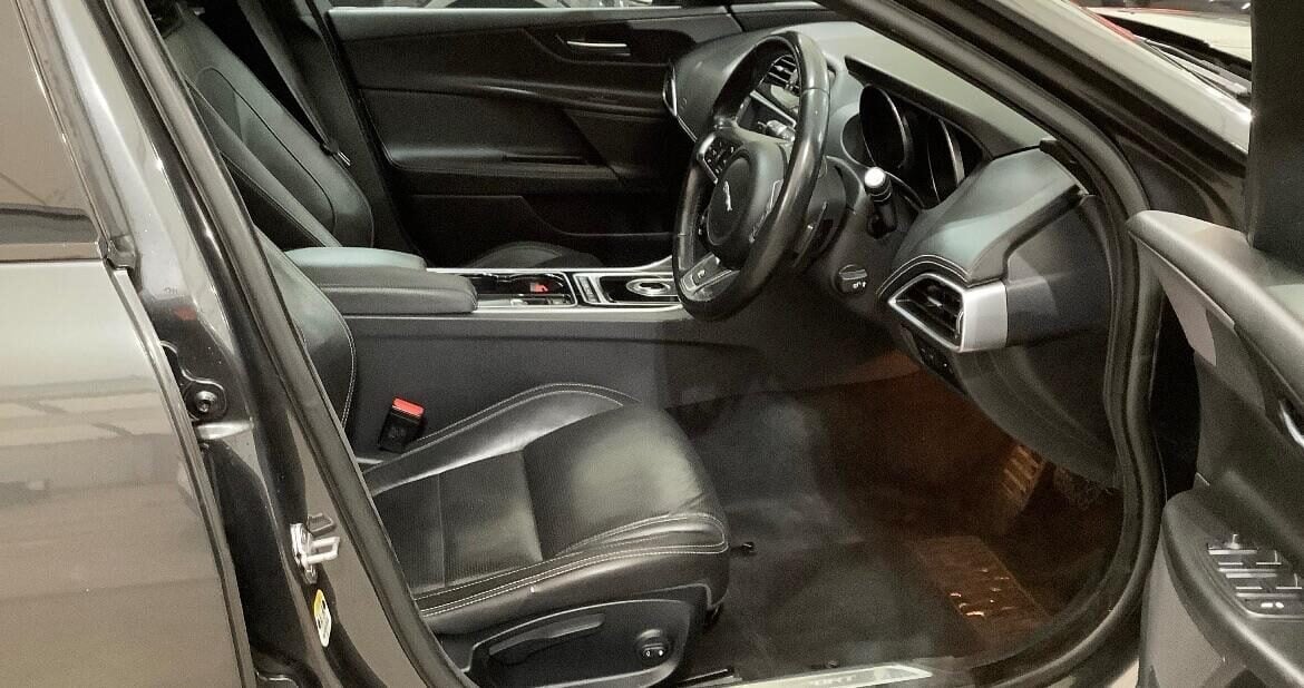 Used Jaguar XE 2017 for sale - 77077048: Photo 5