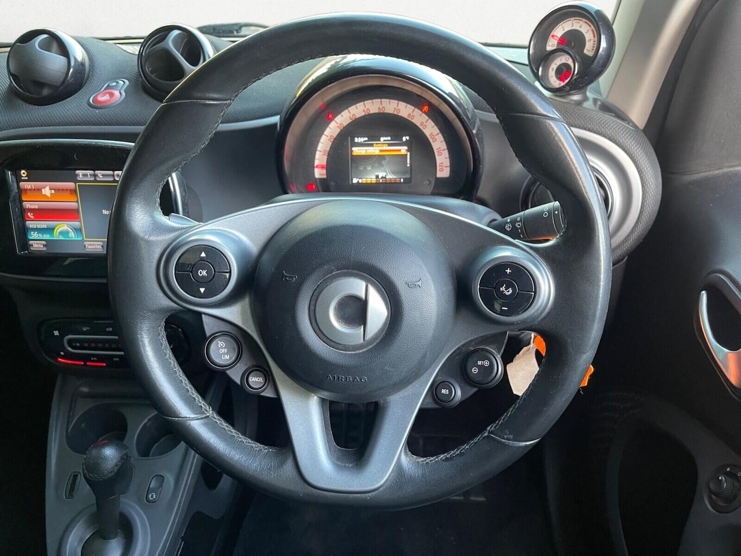 Used smart fortwo 2018 for sale - 76739409: Photo 15