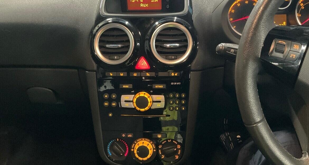 Used Vauxhall Corsa 2015 for sale - 77077914: Photo 6