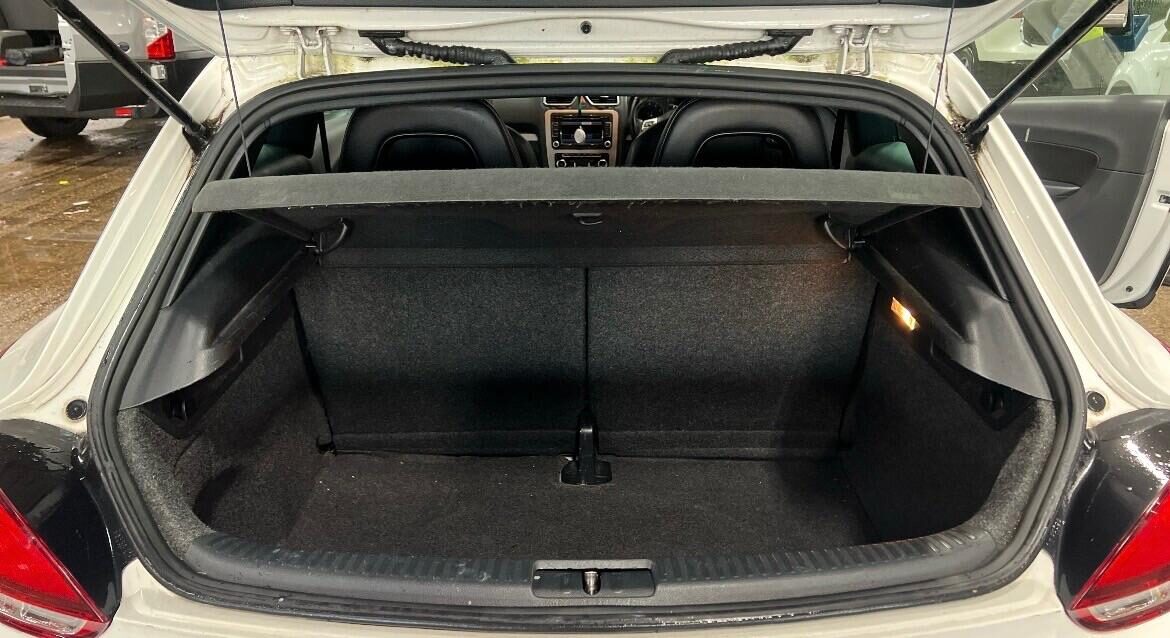 Used Volkswagen Scirocco 2011 for sale - 77037188: Photo 9