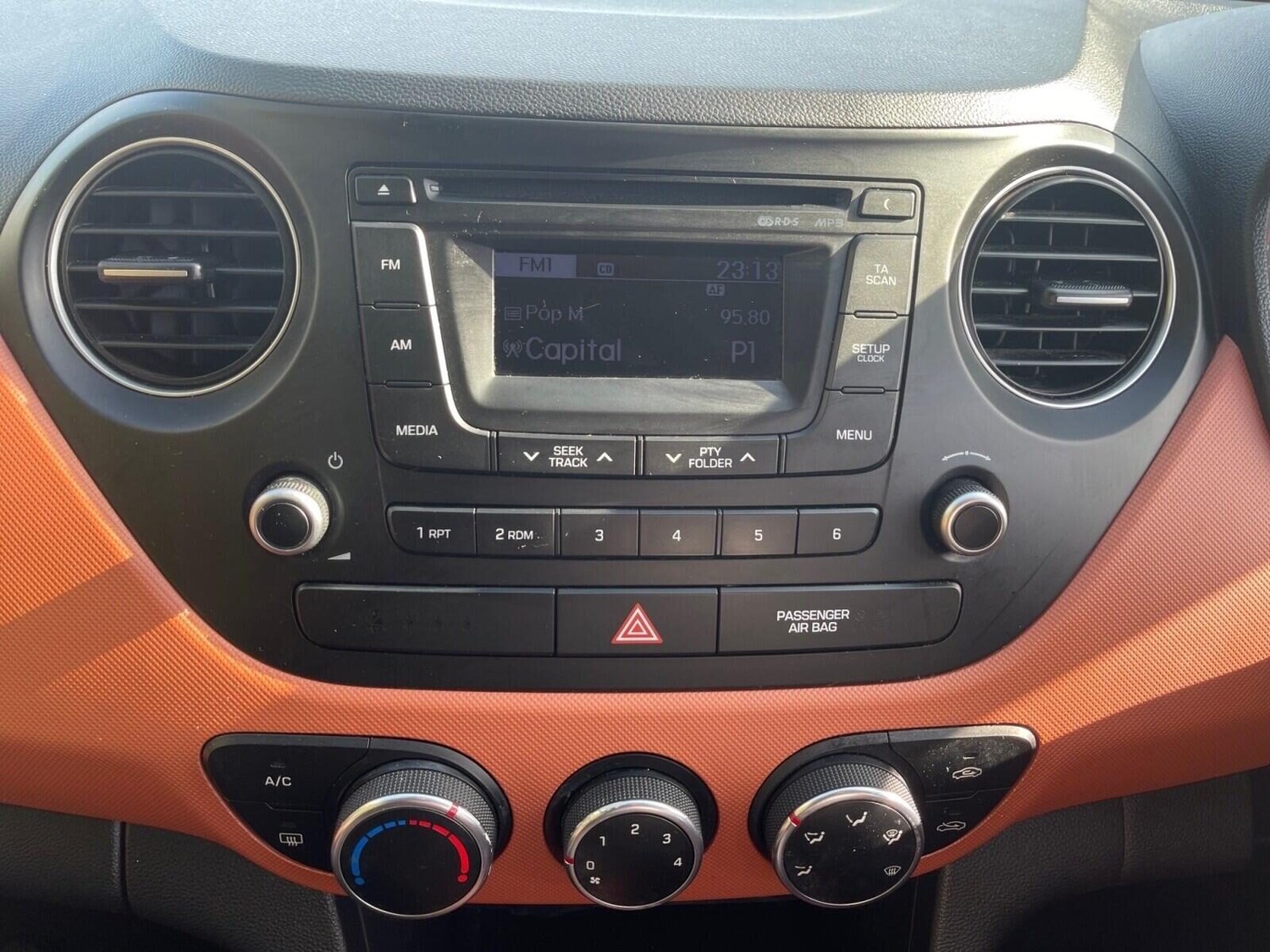 Used Hyundai i10 2014 for sale - 77758842: Photo 15