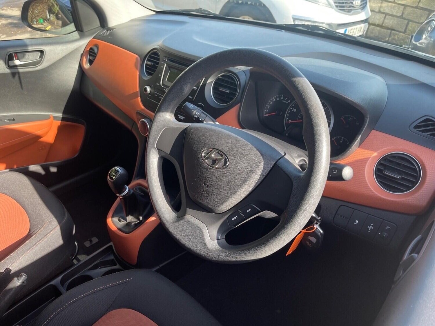 Used Hyundai i10 2014 for sale - 77758842: Photo 9