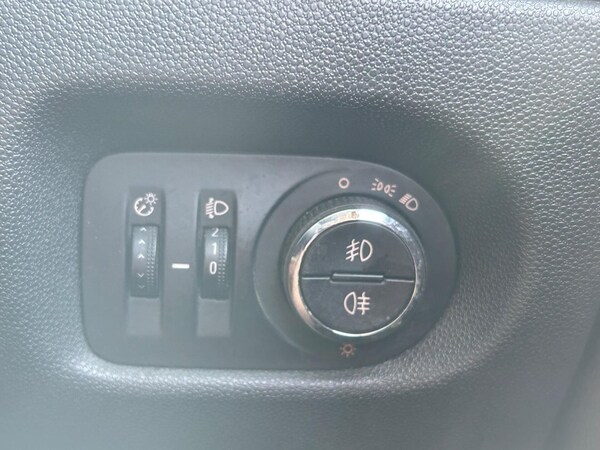 Used Vauxhall Corsa 2012 for sale - 75426799: Photo 17