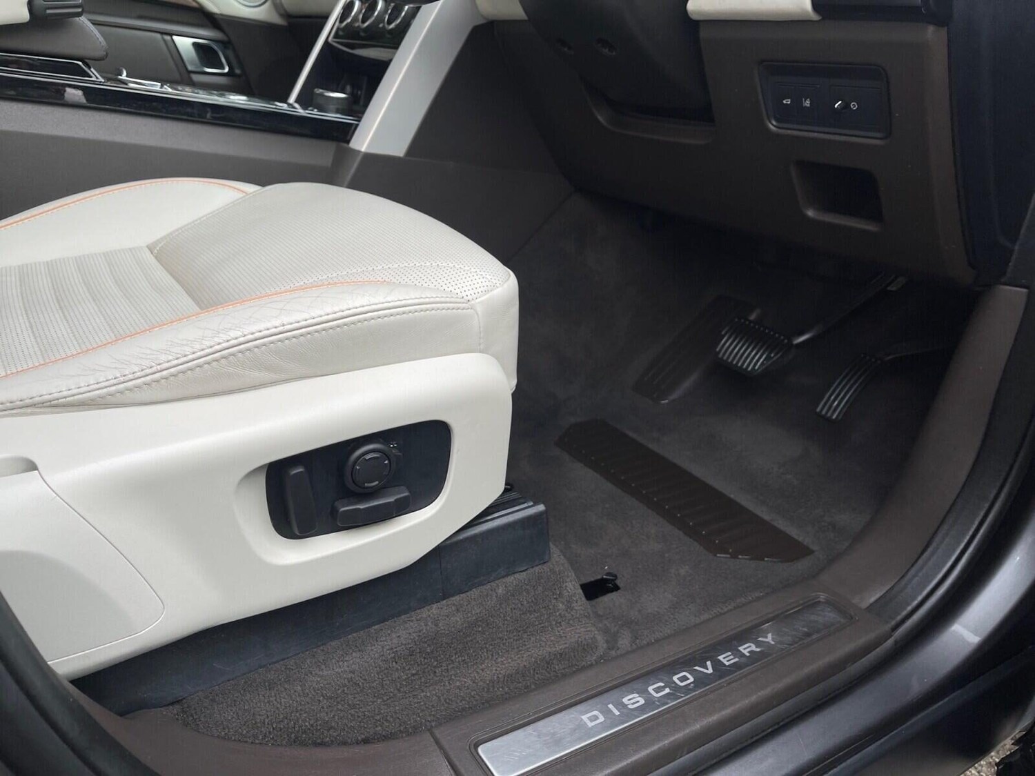 Used Land Rover Discovery 2018 for sale - 76392370: Photo 28