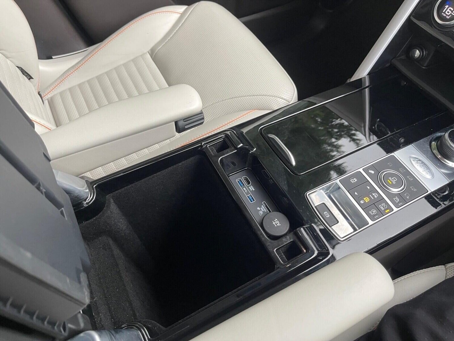 Used Land Rover Discovery 2018 for sale - 76392370: Photo 41