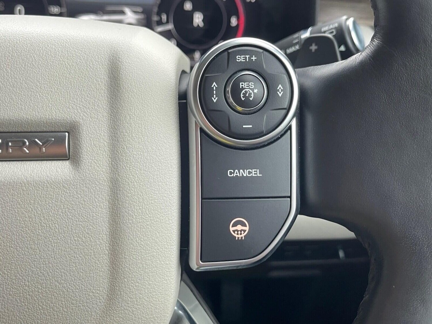 Used Land Rover Discovery 2018 for sale - 76392370: Photo 44