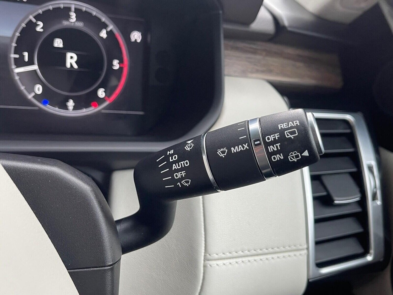 Used Land Rover Discovery 2018 for sale - 76392370: Photo 46