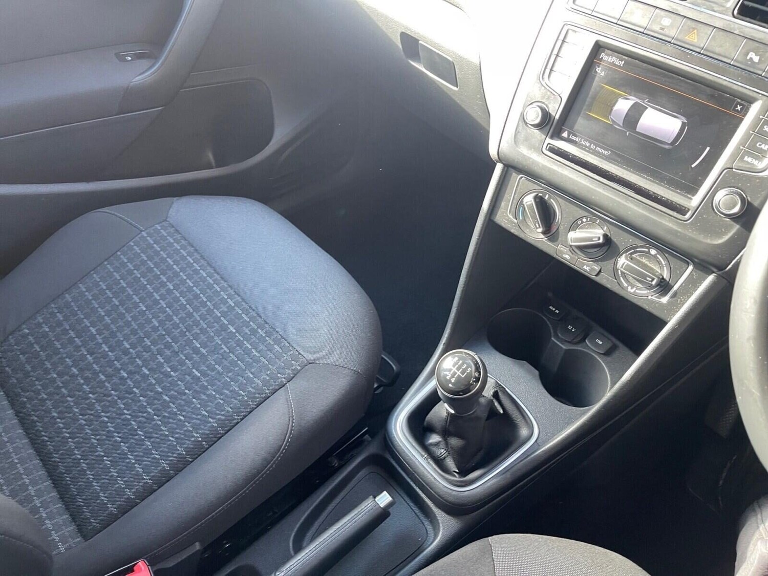 Used Volkswagen Polo 2015 for sale - 77349993: Photo 25