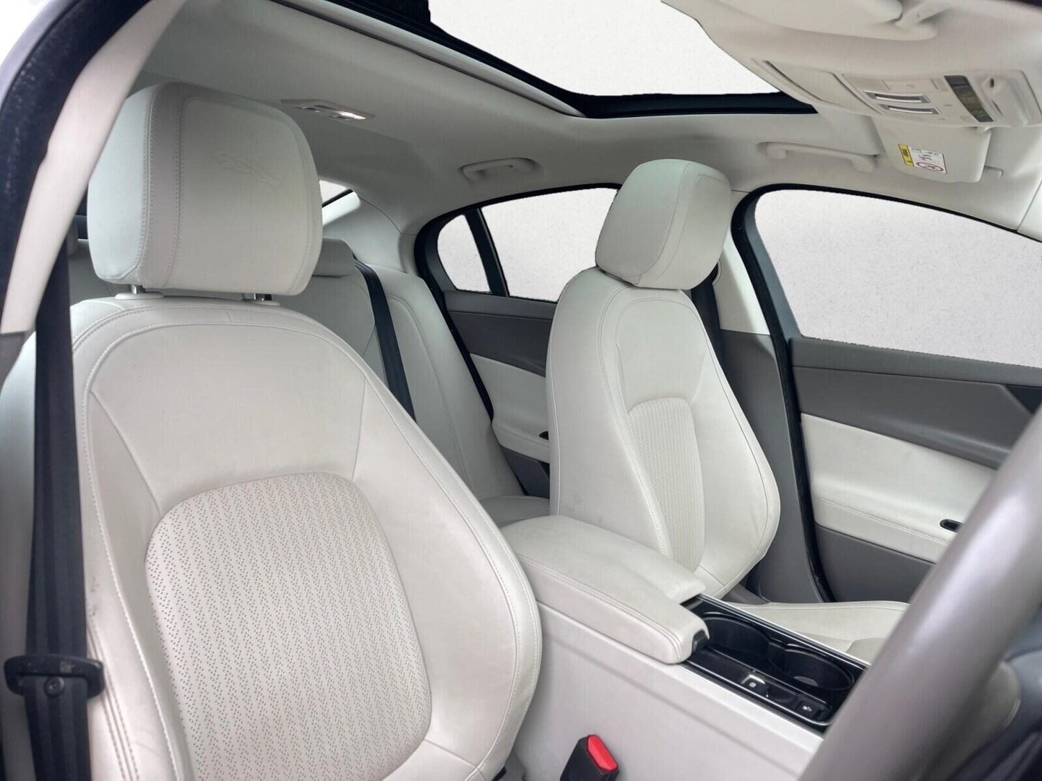 Used Jaguar XE 2015 for sale - 77501307: Photo 11