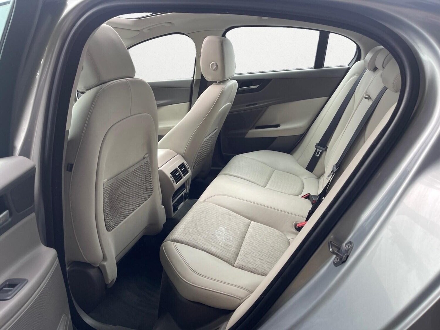 Used Jaguar XE 2015 for sale - 77501307: Photo 12