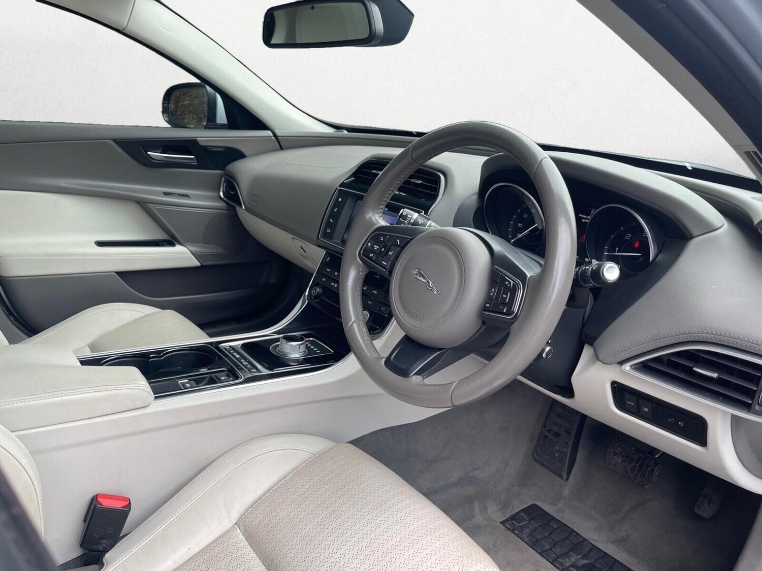 Used Jaguar XE 2015 for sale - 77501307: Photo 14