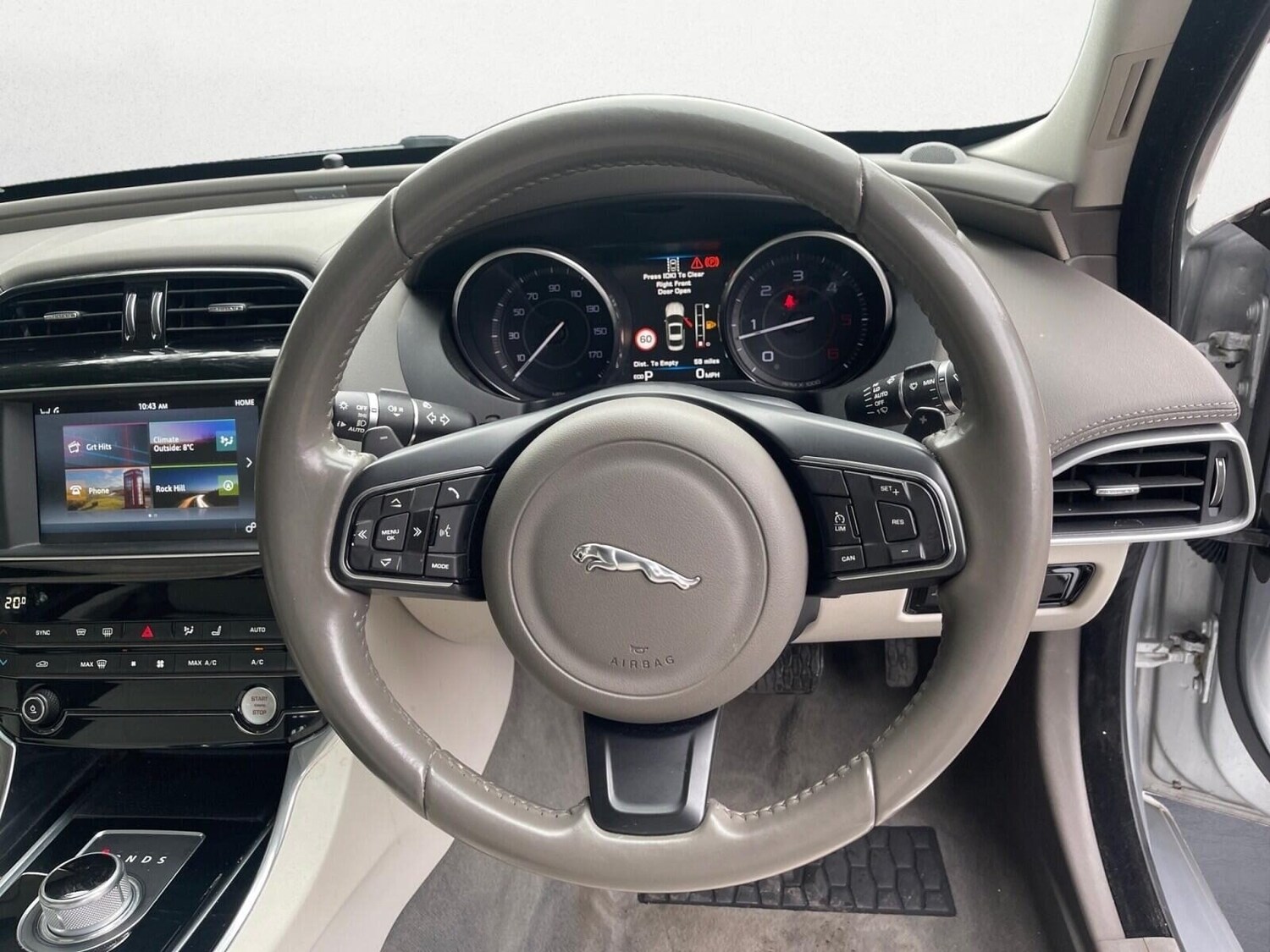 Used Jaguar XE 2015 for sale - 77501307: Photo 15