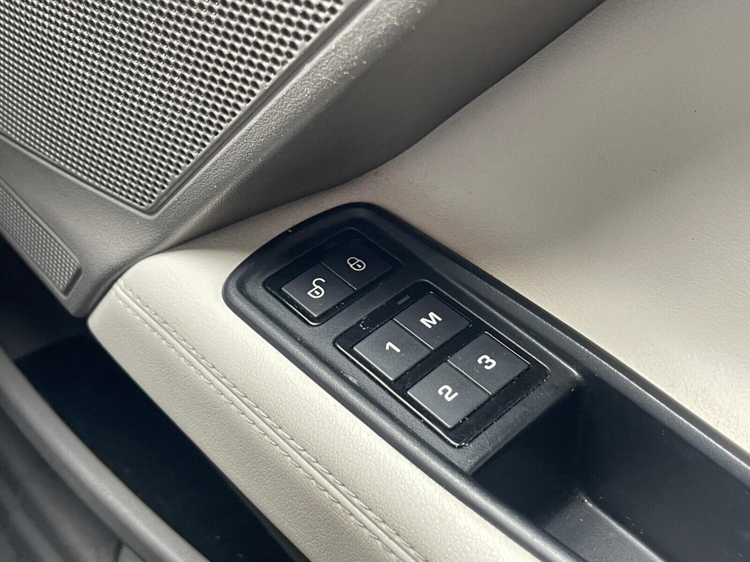 Used Jaguar XE 2015 for sale - 77501307: Photo 17