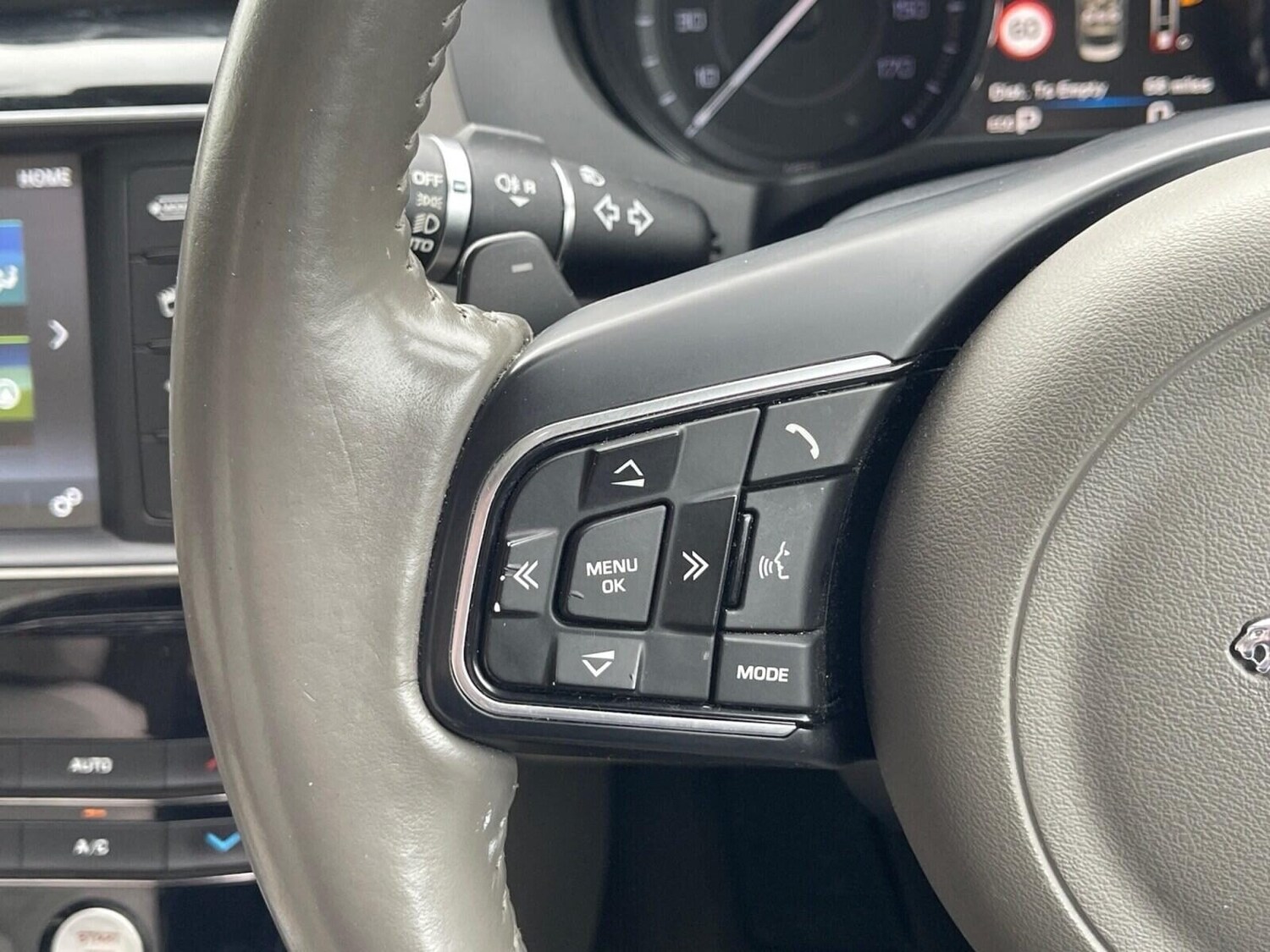 Used Jaguar XE 2015 for sale - 77501307: Photo 22