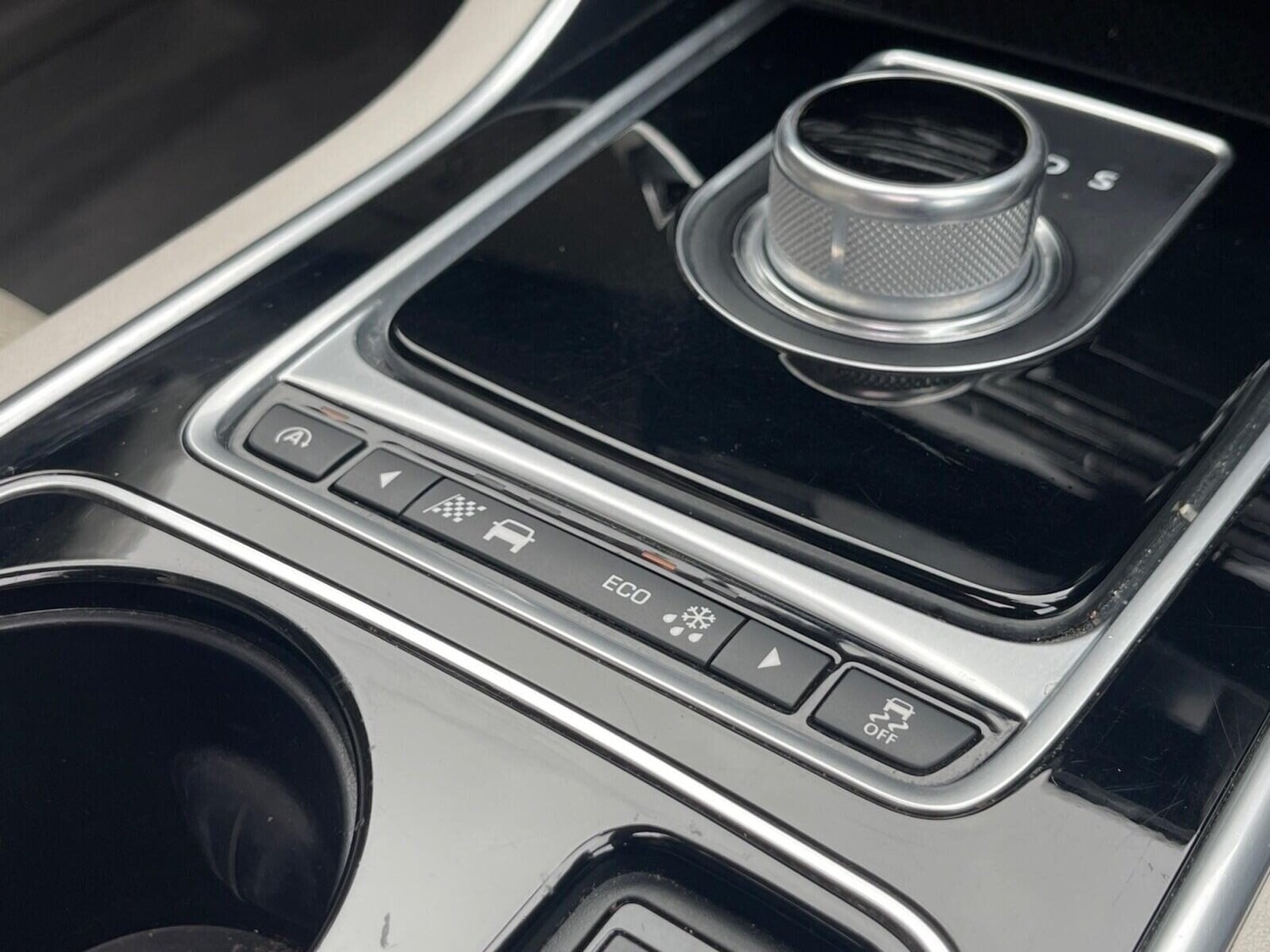 Used Jaguar XE 2015 for sale - 77501307: Photo 26