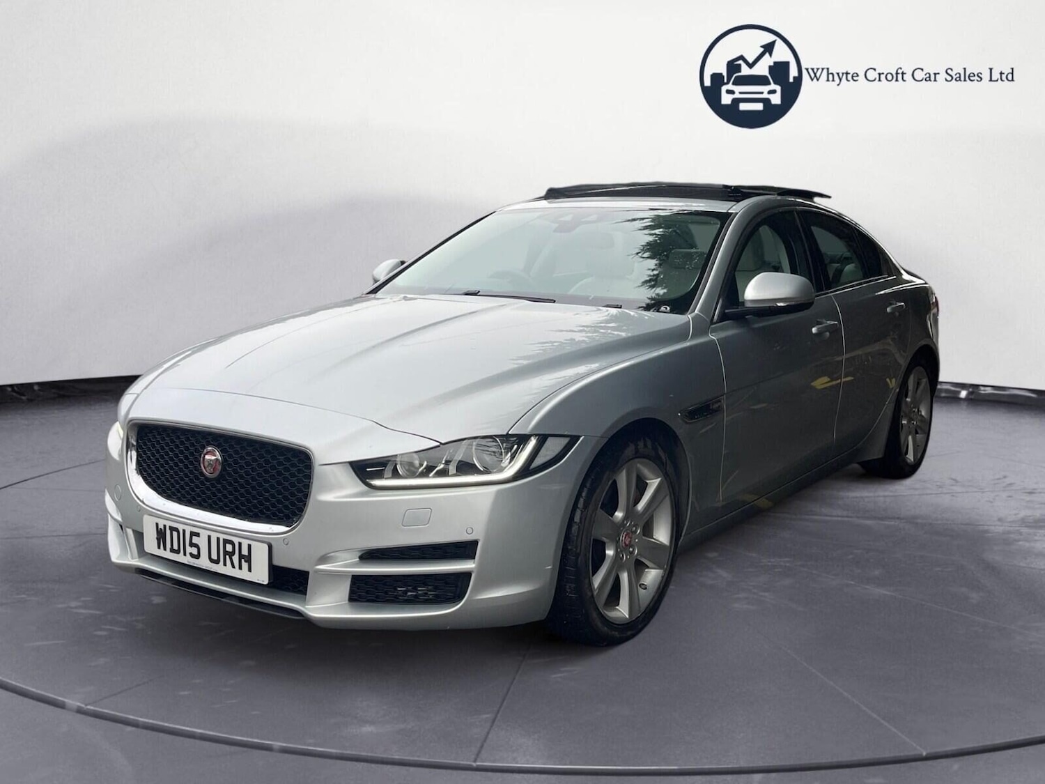 Used Jaguar XE 2015 for sale - 77501307: Photo 4