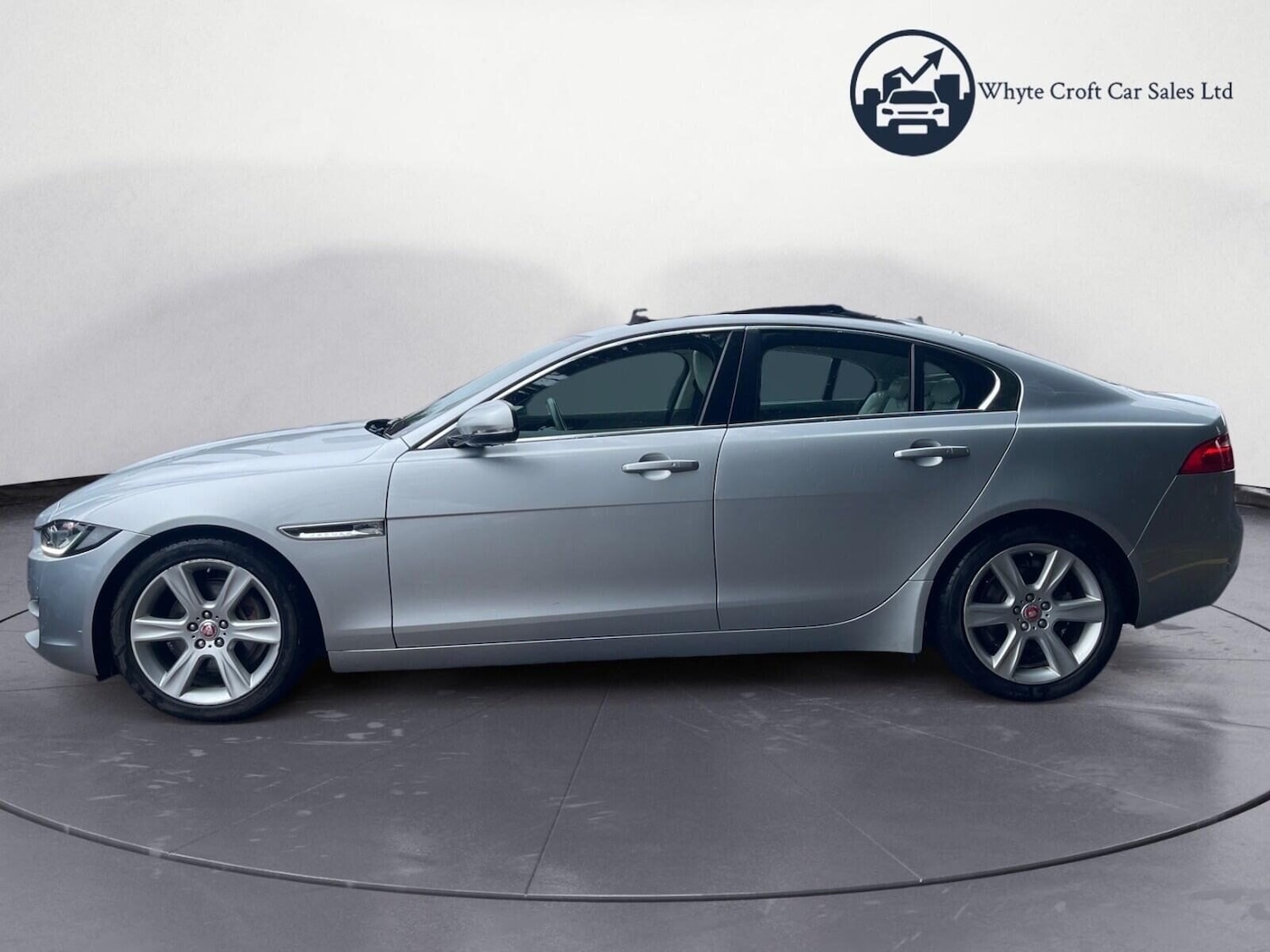 Used Jaguar XE 2015 for sale - 77501307: Photo 5