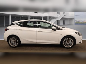 Used Vauxhall Astra 2017 for sale - 77077051: Photo