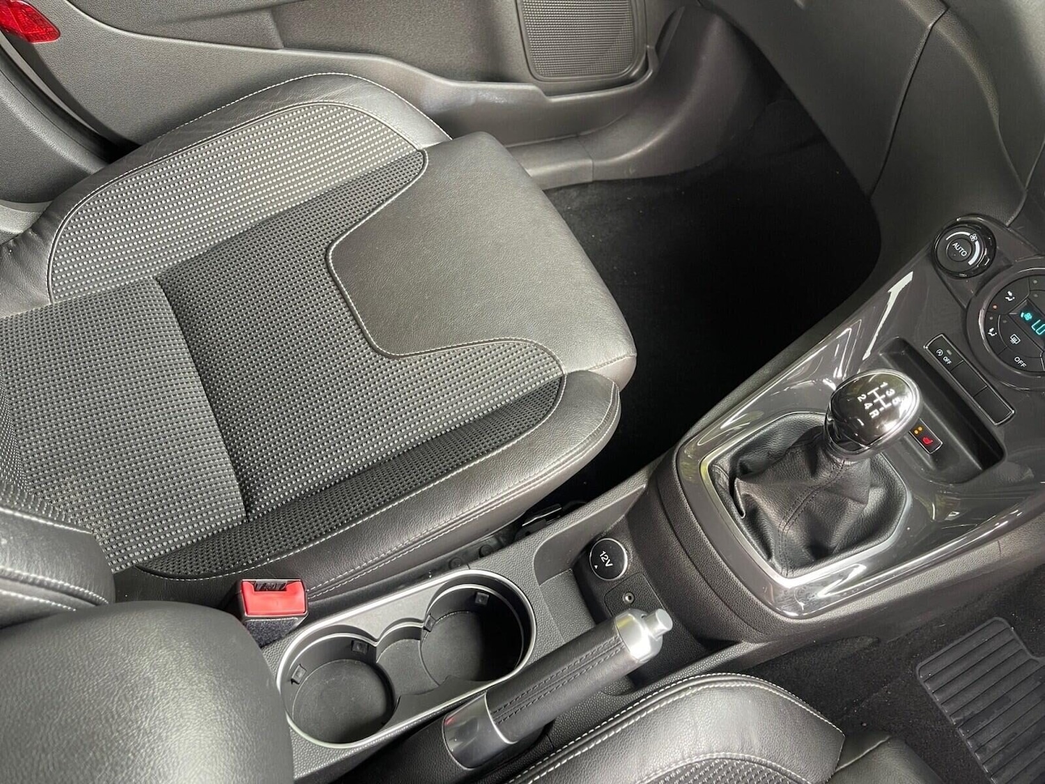 Used Ford Fiesta 2013 for sale - 76091271: Photo 24