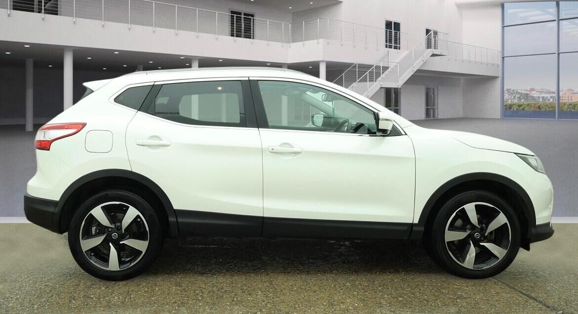 Used Nissan Qashqai 2015 for sale - 77651538: Photo 3