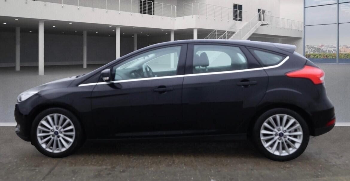 Used Ford Focus 2017 for sale - 76783090: Photo 3