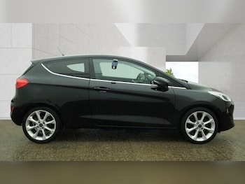 Used Ford Fiesta 2017 for sale - 78900110: Photo