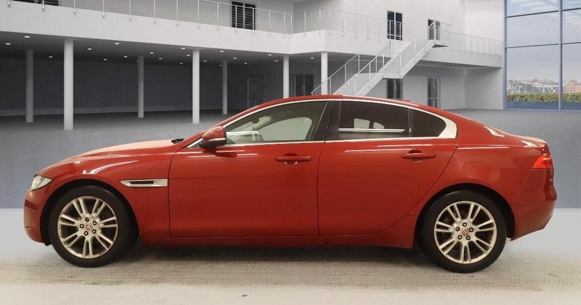 Used Jaguar XE 2016 for sale - 77530415: Photo 3