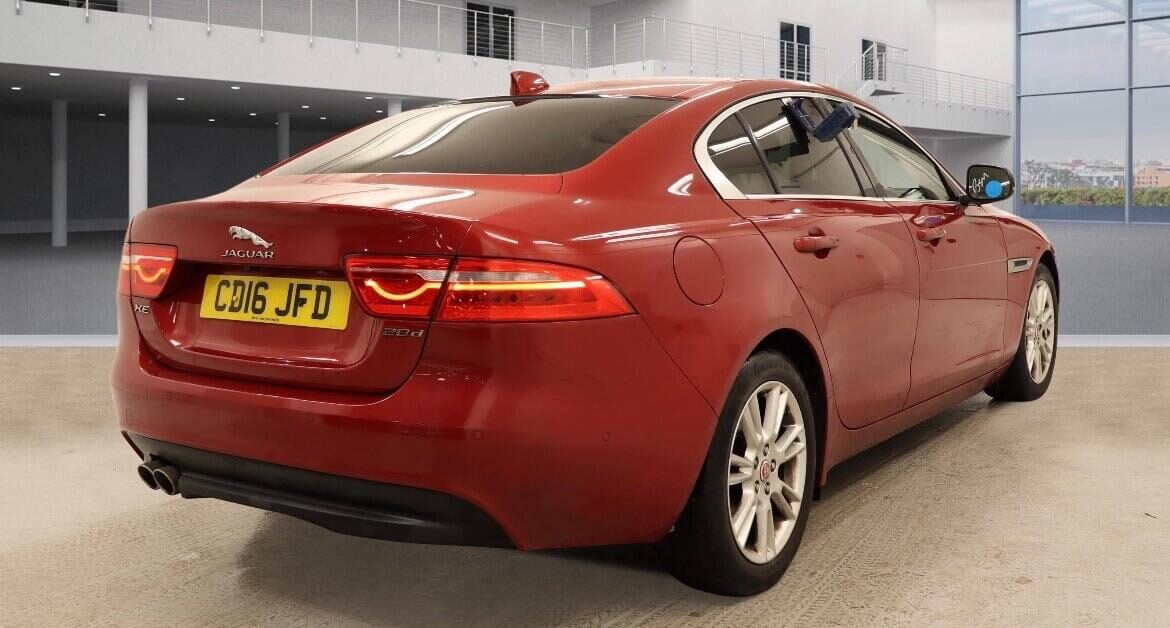 Used Jaguar XE 2016 for sale - 77530415: Photo 4