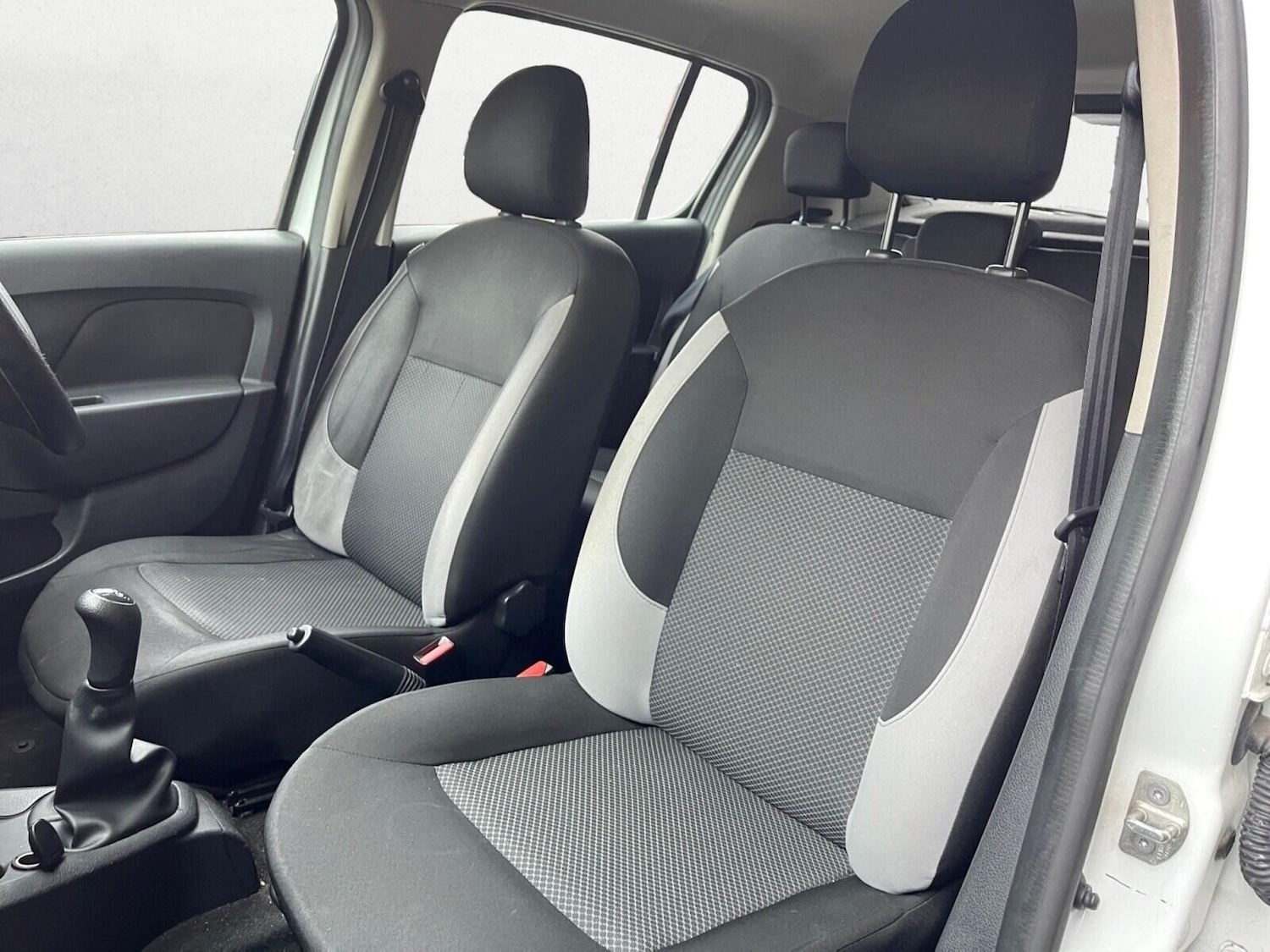 Used Dacia Sandero 2014 for sale - 77324612: Photo 9