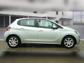 Used Peugeot 208 2016 for sale - 77917426: Photo
