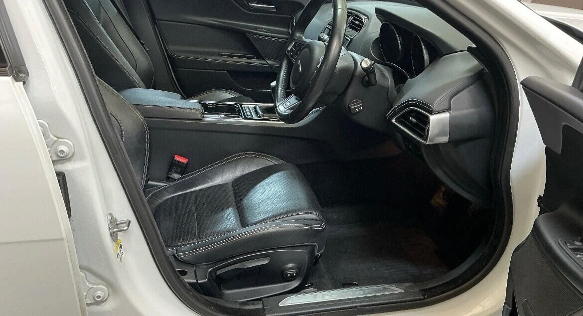 Used Jaguar XE 2016 for sale - 77980810: Photo 5