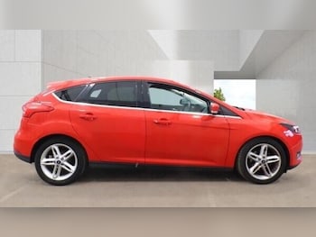 Used Ford Focus 2017 for sale - 79086102: Photo