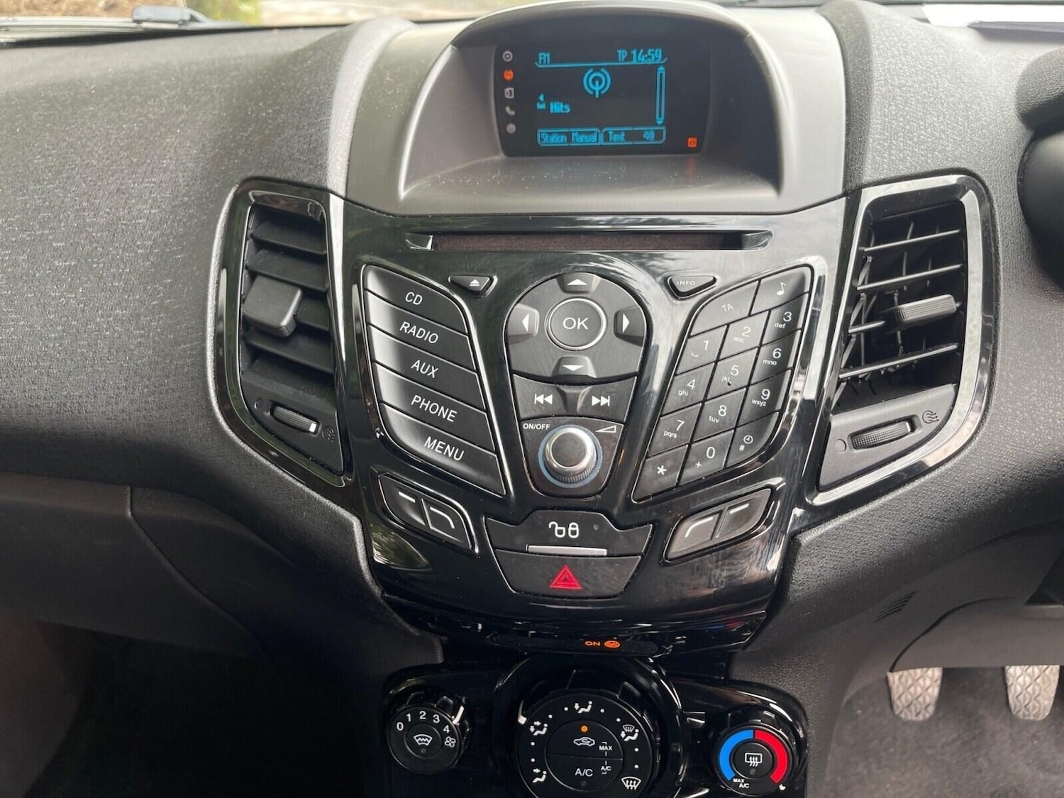 Used Ford Fiesta 2015 for sale - 76097027: Photo 25