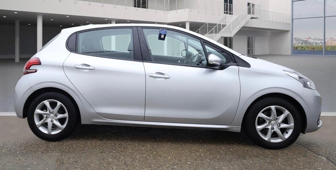 Used Peugeot 208 2018 for sale - 76707430: Photo 3
