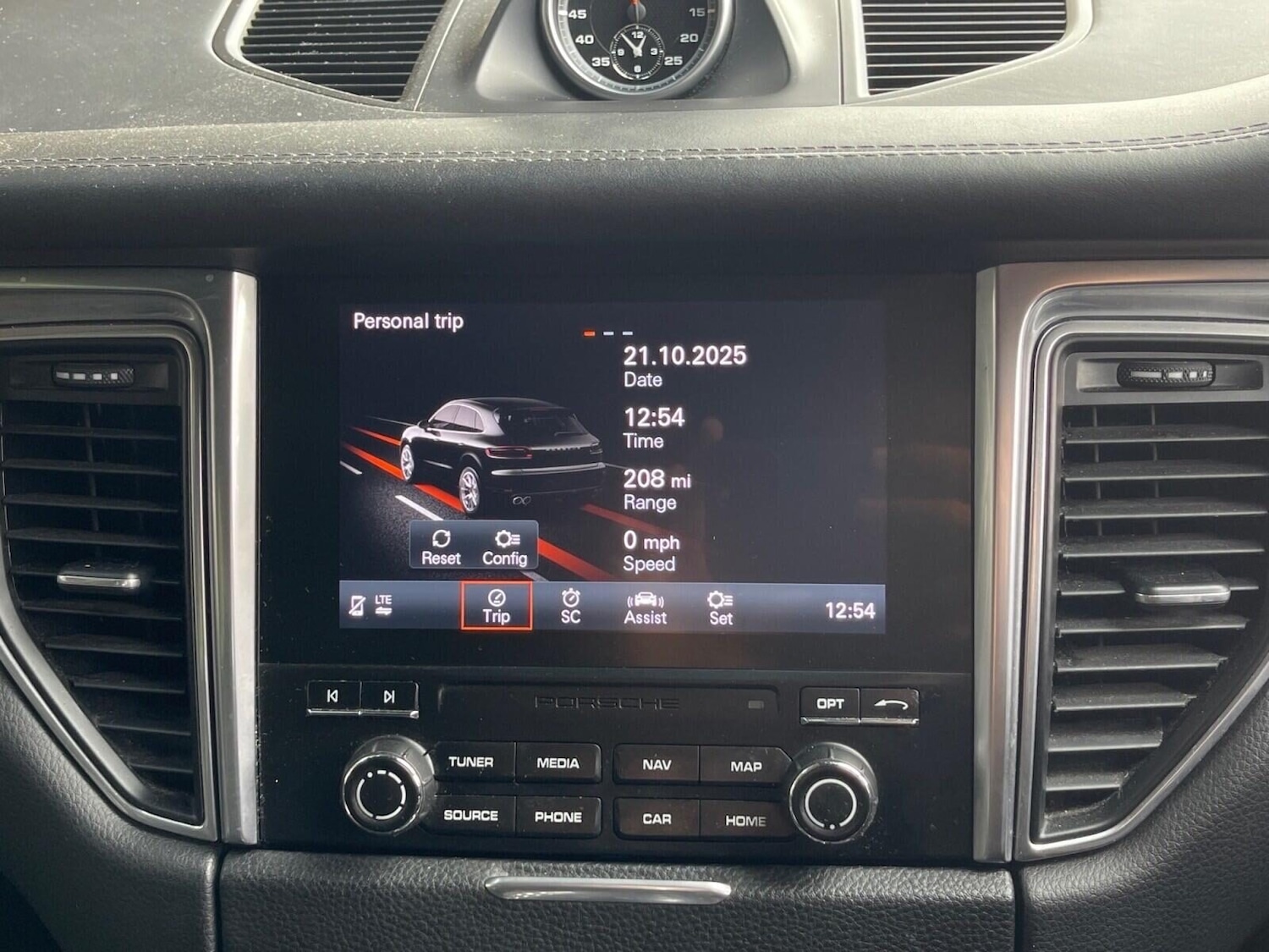 Used Porsche Macan 2018 for sale - 76211451: Photo 26