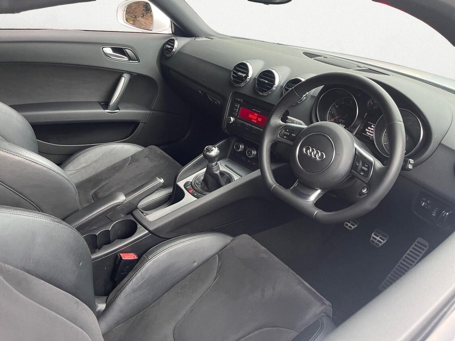 Used Audi TT 2010 for sale - 76831877: Photo 15