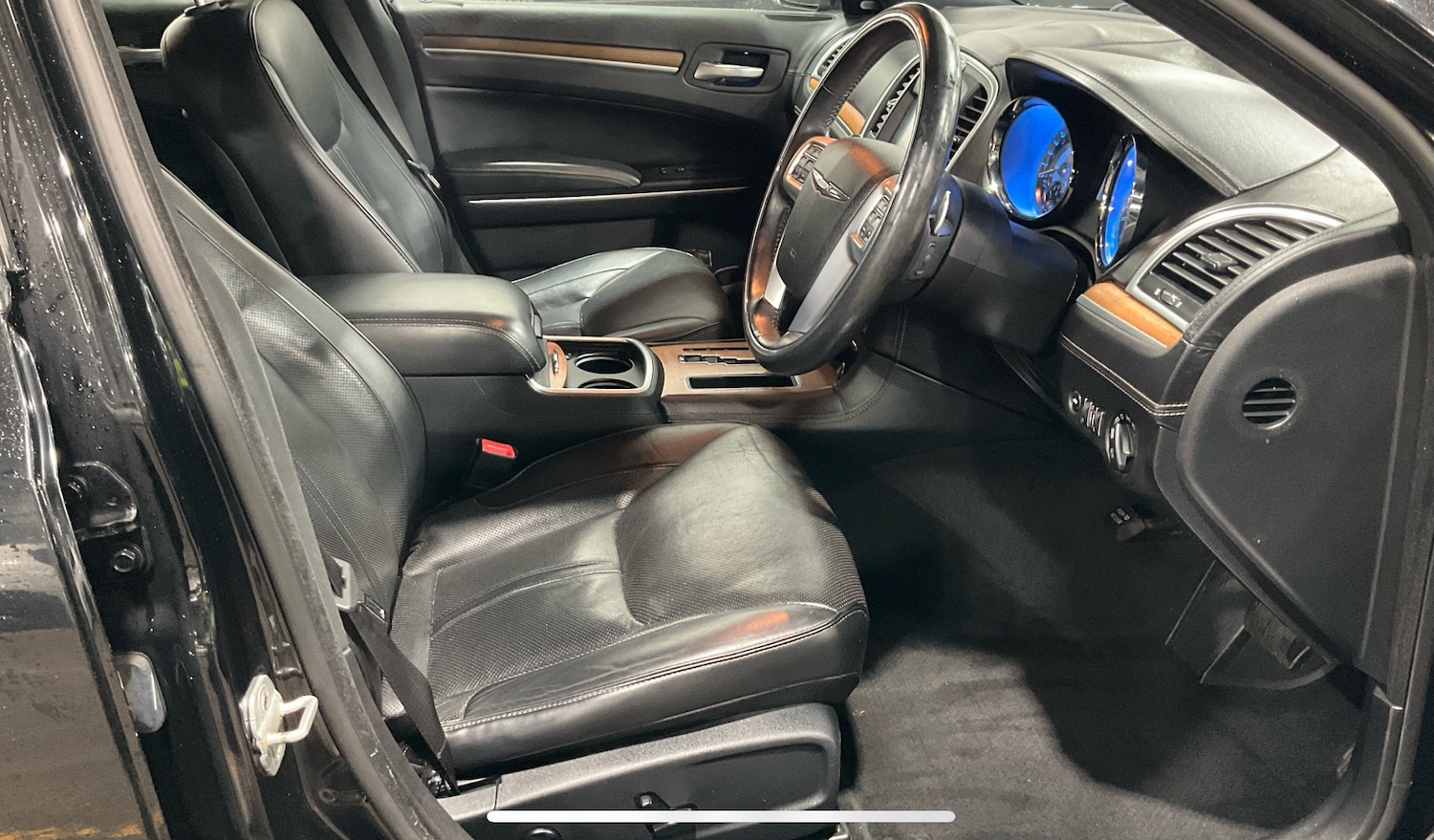 Used Chrysler 300C 2012 for sale - 76483110: Photo 7