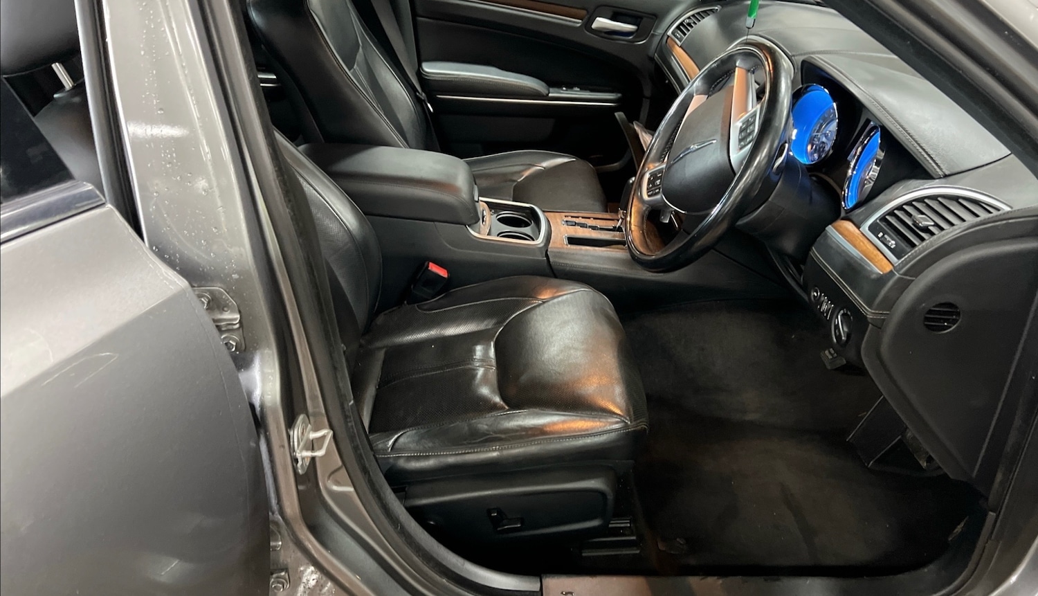 Used Chrysler 300C 2012 for sale - 77356996: Photo 8