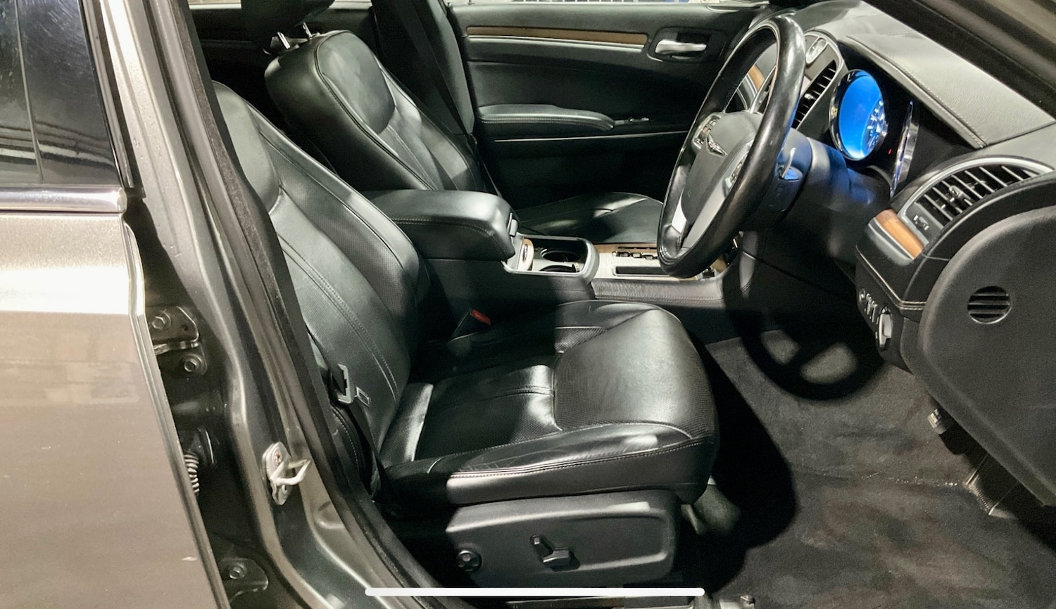 Used Chrysler 300C 2012 for sale - 76591646: Photo 7