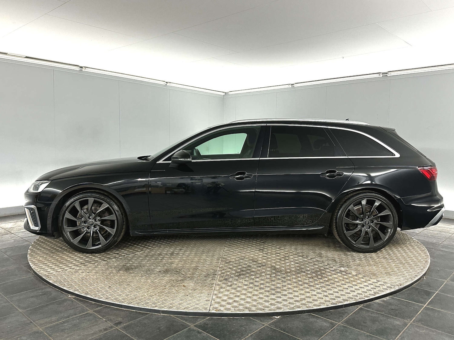 Used Audi A4 2021 for sale - 77749035: Photo 4