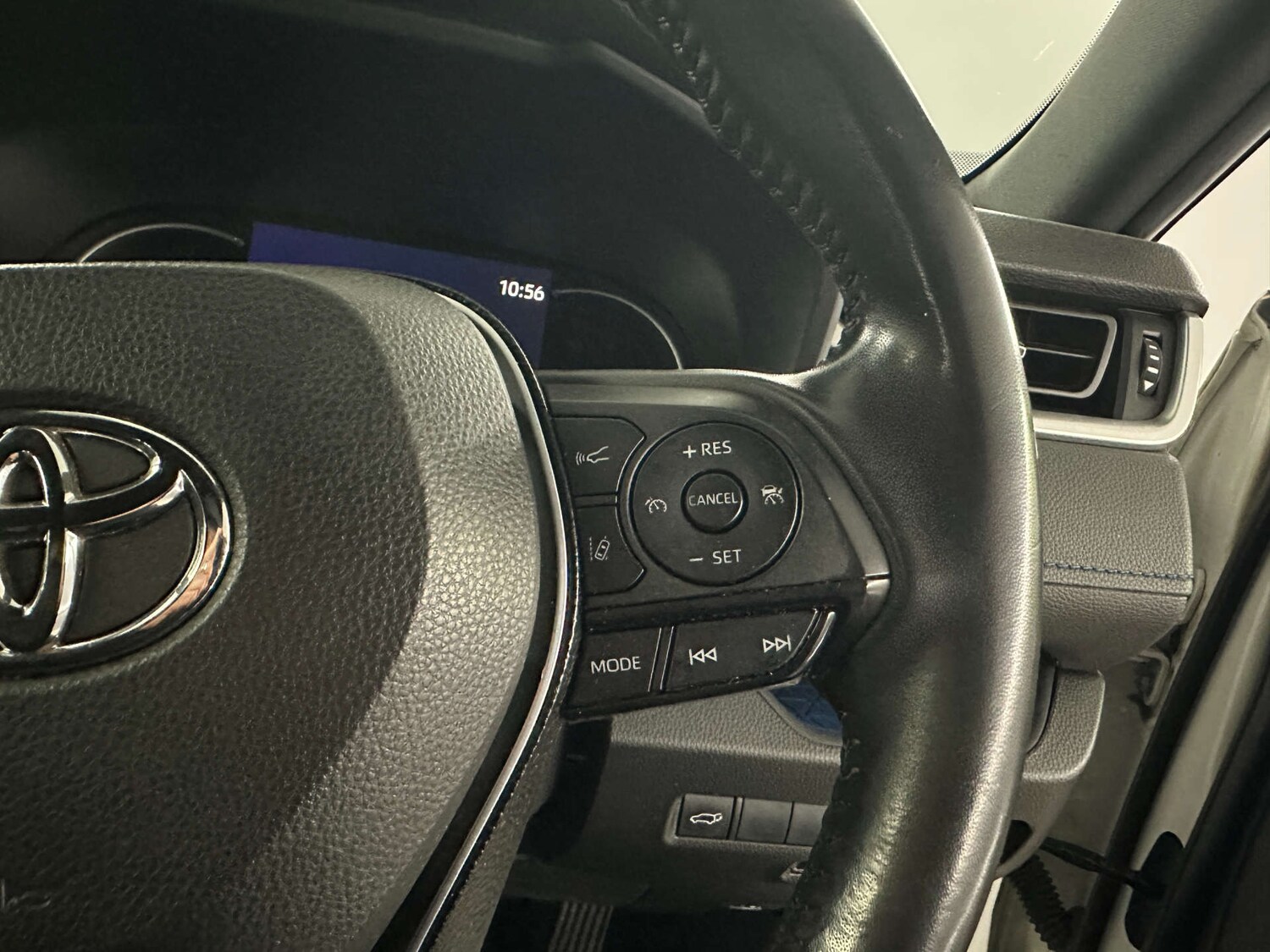 Used Toyota RAV4 2019 for sale - 77590719: Photo 21