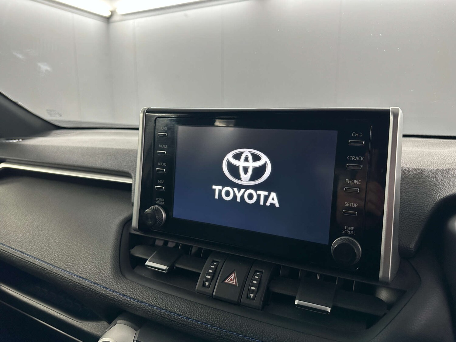 Used Toyota RAV4 2019 for sale - 77590719: Photo 24